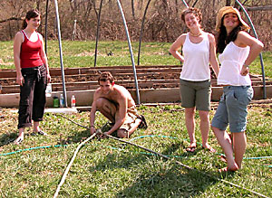 Preparing to raise the arch.