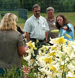 Margery Daughtrey points out plant diseases on walkabout.